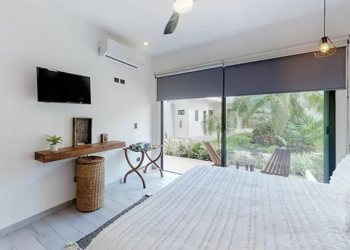 Spacious Condo, Beautiful Pool, Wi-fi - Casa Kaanal 104 *
